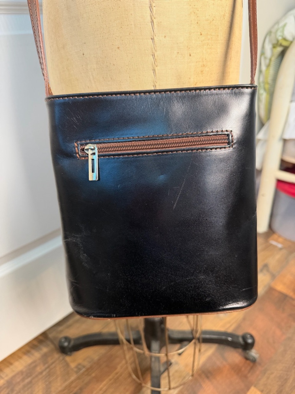 Ladies  Italian VeraPelle Leather Small Zipper Women Crossbody Shoulder Bag - Picture 6 of 9